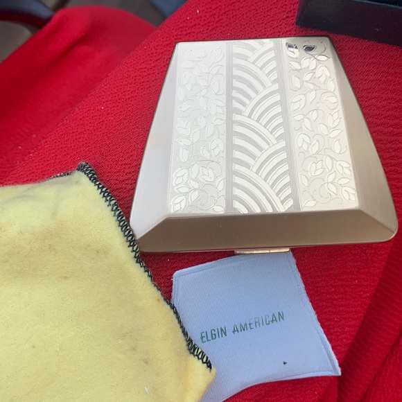 Vintage Elgin American Goldtone Compact mirror like New on original box - Picture 2 of 5